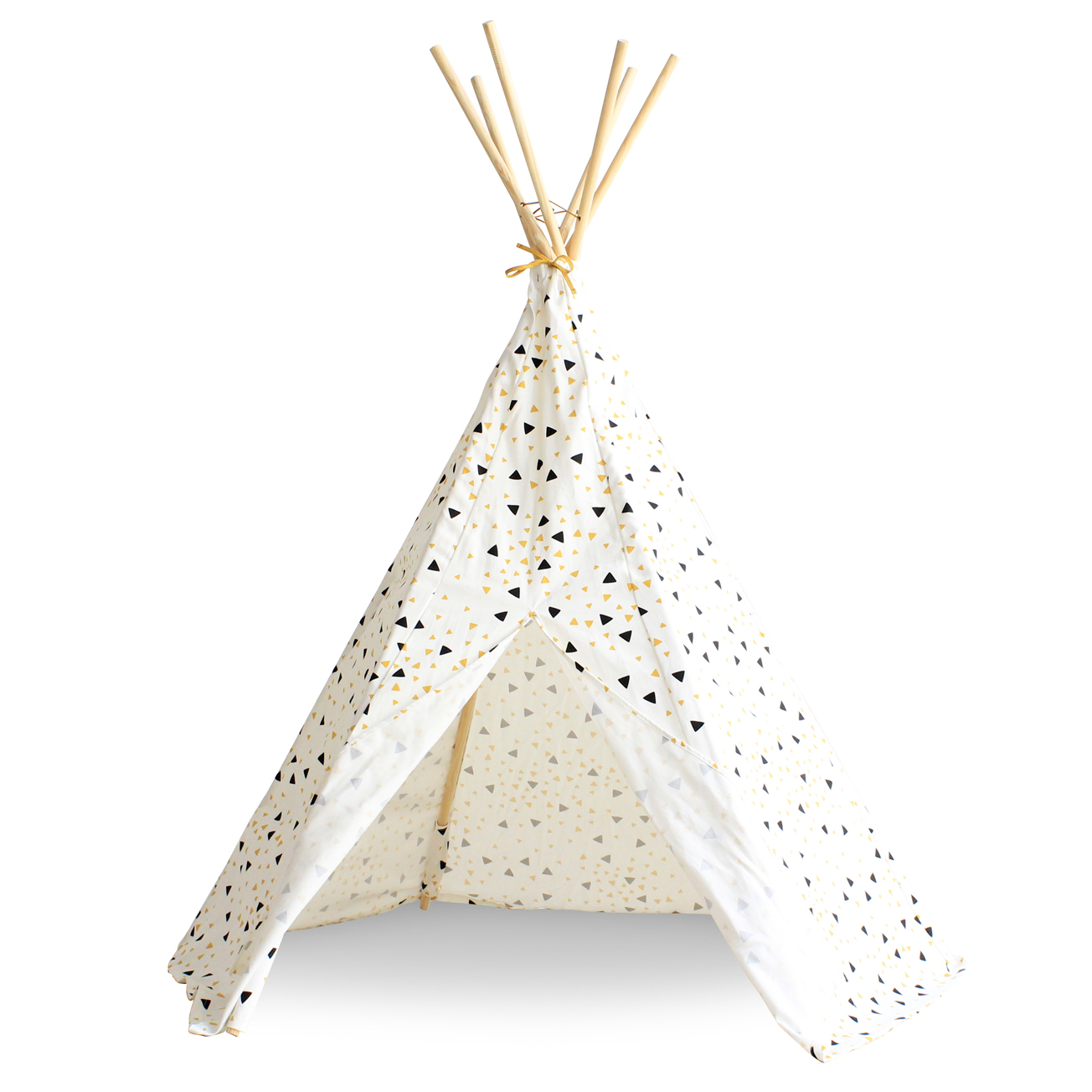 tipi avec motif triangle sur fond blanc