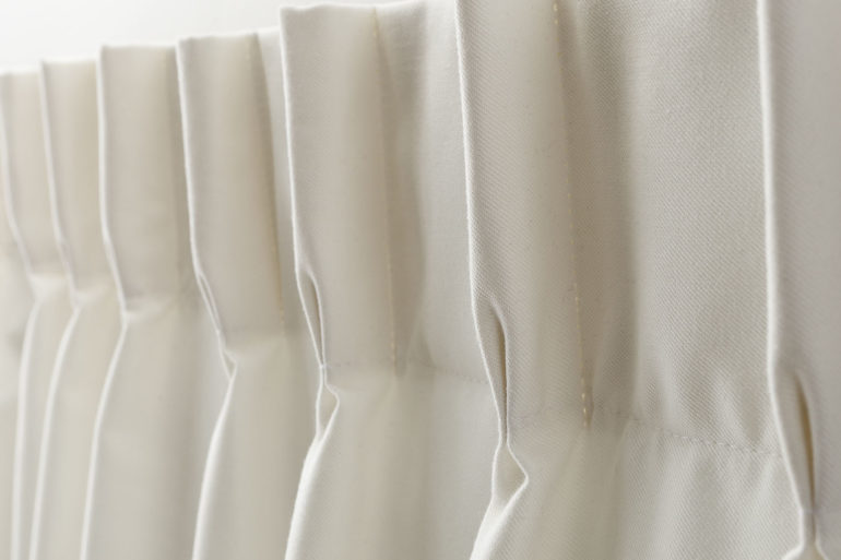 Tête de rideaux à plis