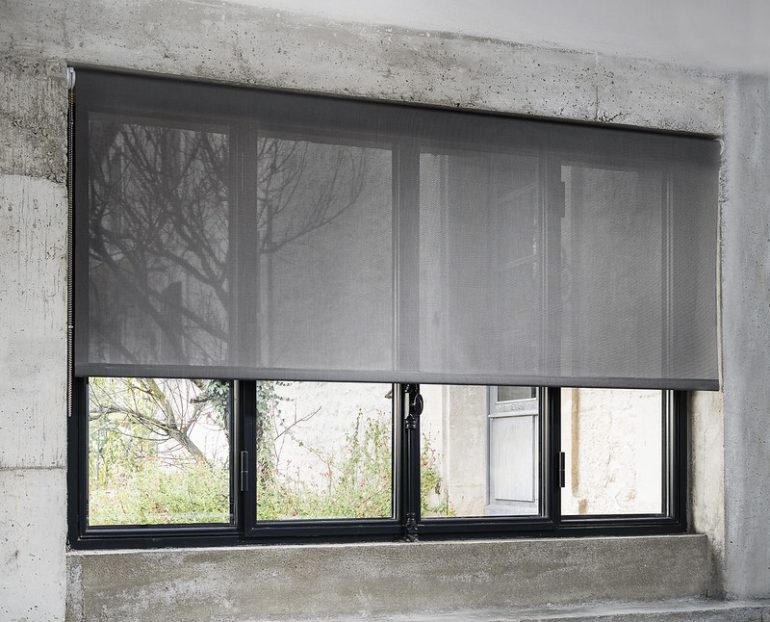 Store Occultant Pour Baie Vitrée Coulissante Comment fixer un store enrouleur sur une baie vitrée ? - Mes Rideaux Blog