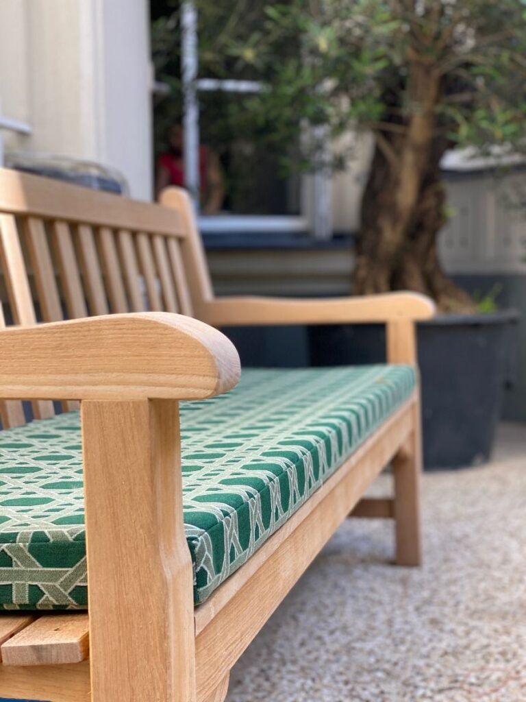 banquette outdoor