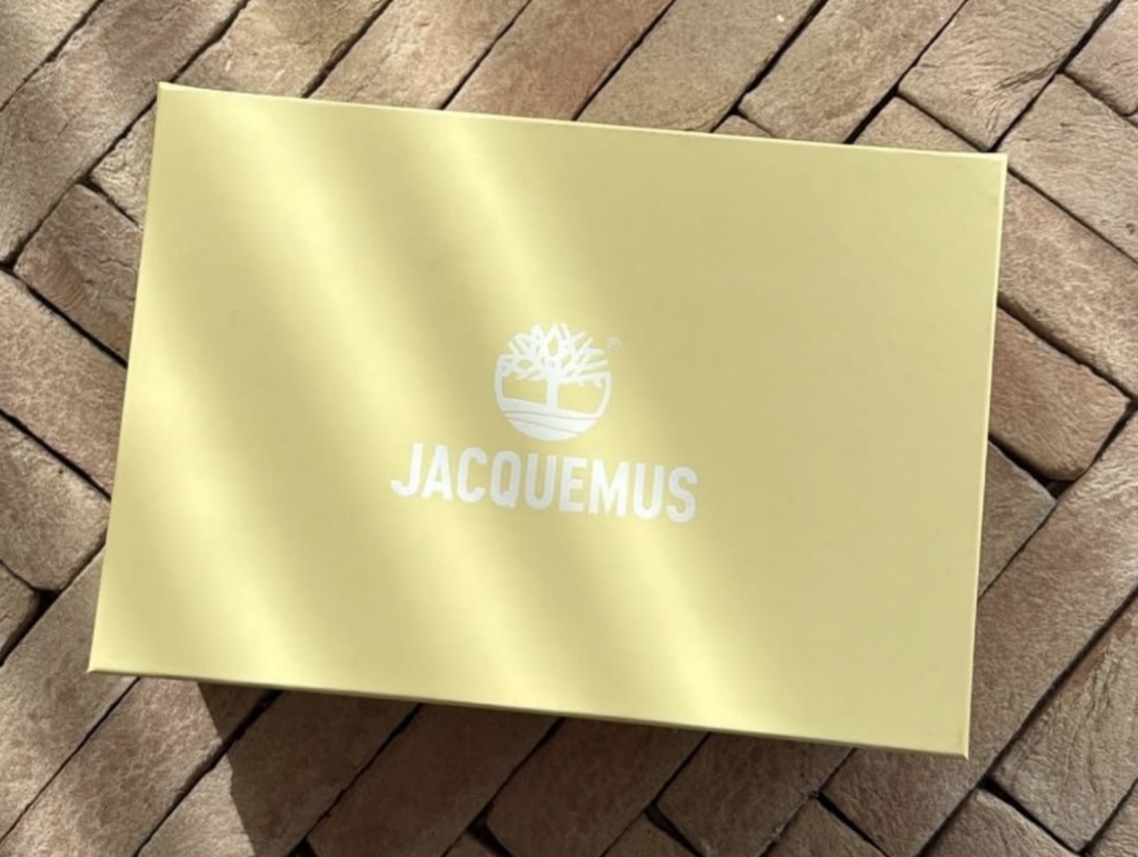 boîte jaune banane jacquemus